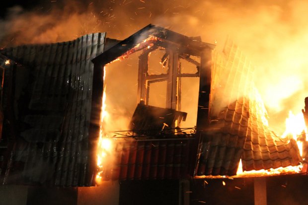 В Можайске на Провиантской улице загорелась хозяйственная постройка