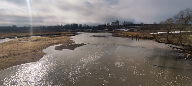 Искона Можайск река. Пойма затоплена Виноградово фото.