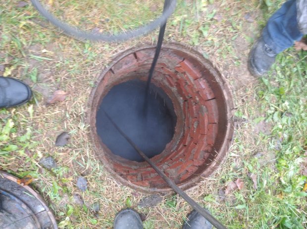 В Сокольниково устранили засор на сети водоотведения