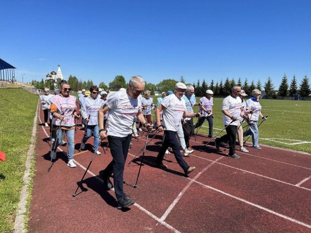 89-летний житель Можайска преодолел марафон по скандинавской ходьбе