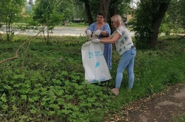 В Можайске почистили берег пруда на улице Говорова